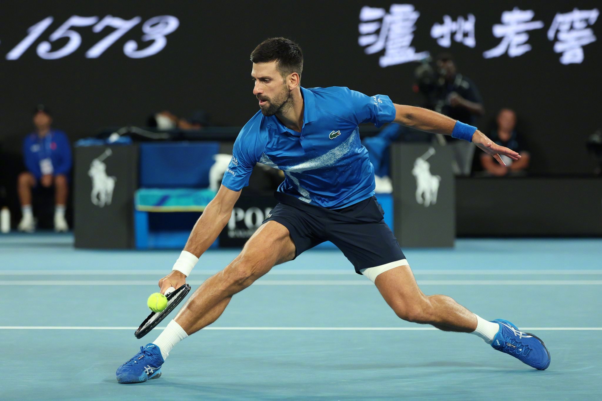 开云入口-德约科维奇回归赛场，出色防守首场状态亮眼，IG观众沸腾！