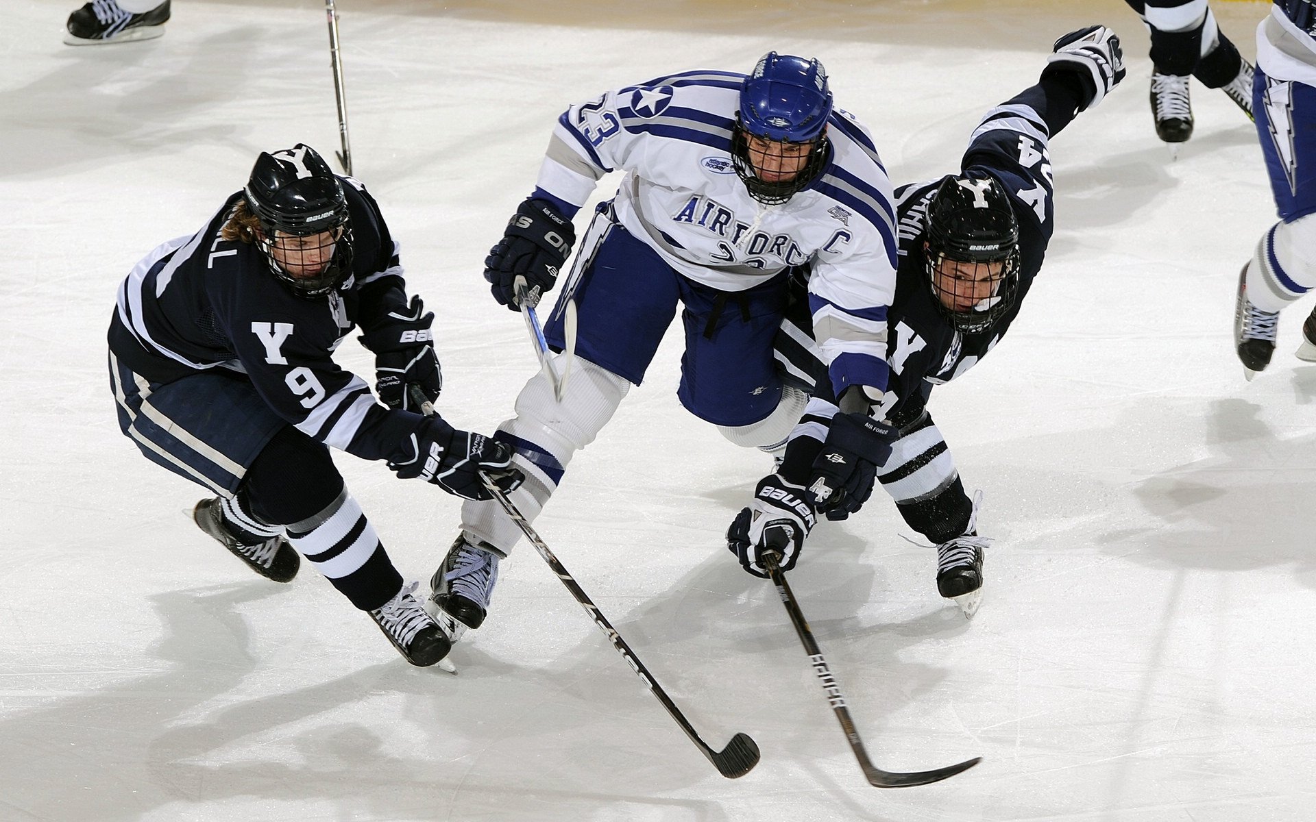 -萨拉赫在加拿大队比赛中重返赛场，锐不可当引发热议！热度持续攀升