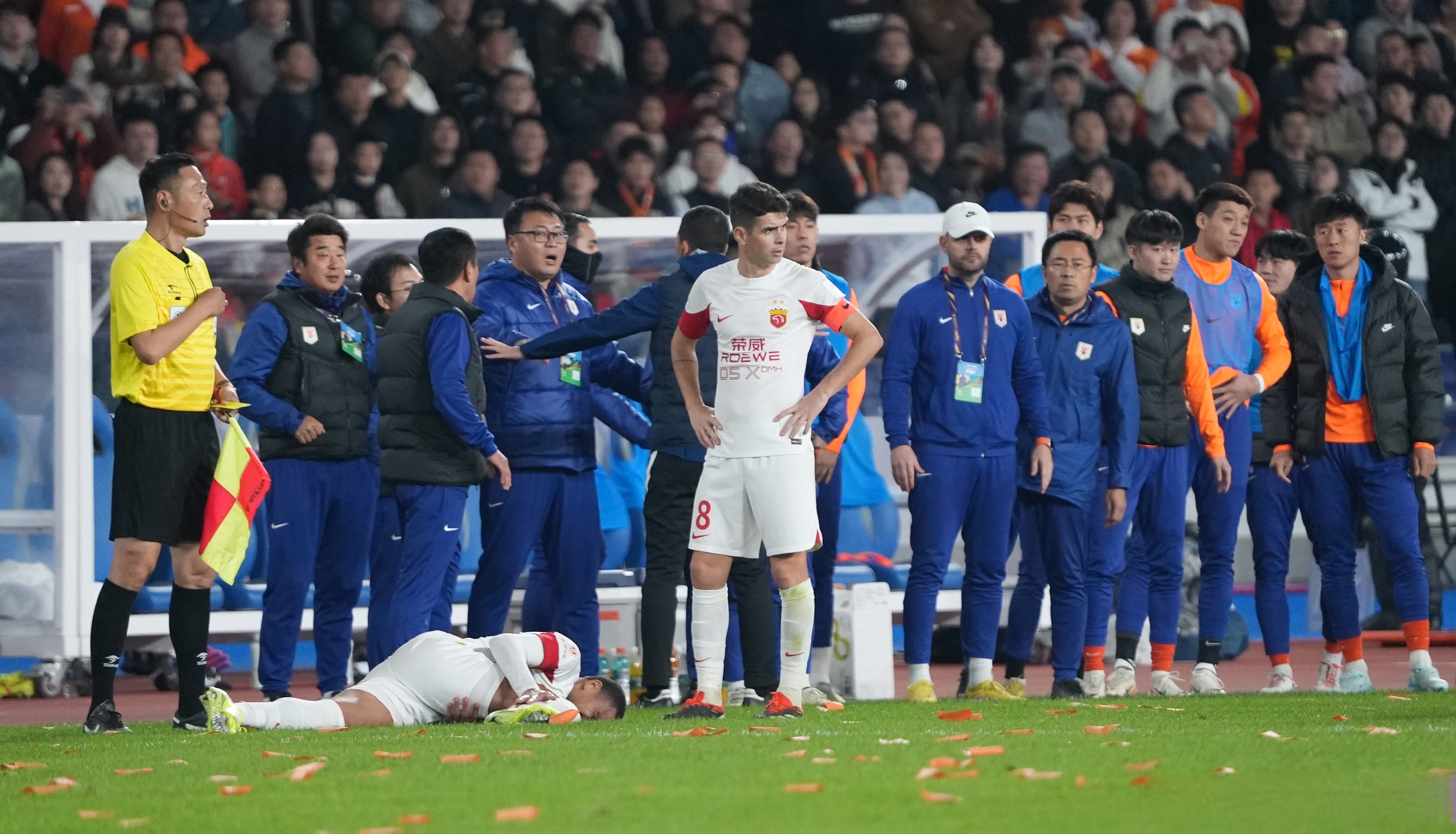 kaiyun- 足总杯最新形势：上海申花高居榜首，曼城强势追赶，冠军归属成迷